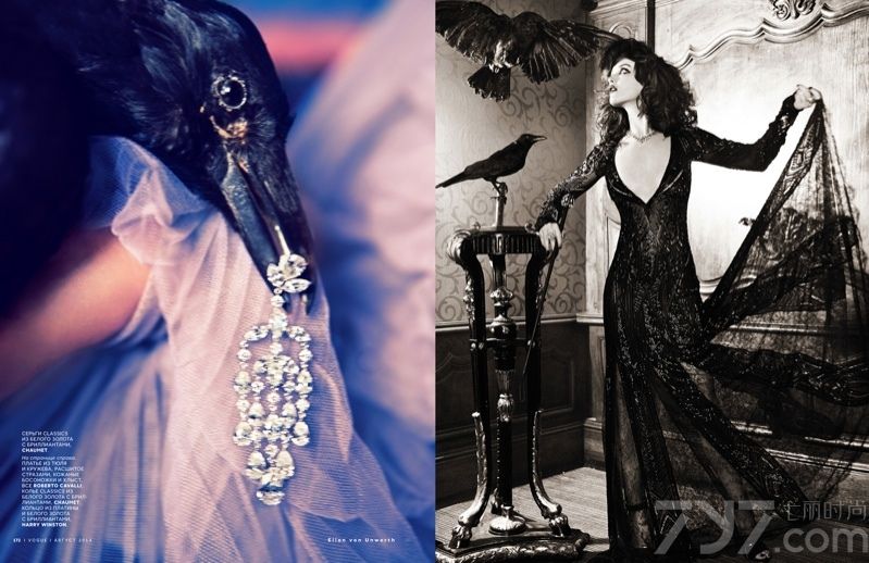 超模夏洛特·勒·邦(Charlotte Le Bon)为俄罗斯版《Vogue》杂志拍摄了一组最新时尚写真。性感火辣超模魅惑写真，完美展现S曲线身材。