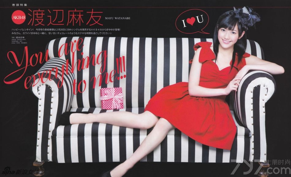 渡边麻友，1994年3月26日出生于日本埼玉县，日本女子偶像团体AKB48 3期生，仓持Team B成员。所属演艺经纪公司为尾木制作。日本美少女团体AKB48渡边麻友粉色系写真。
2006年12月3日，在AKB48第三期中成功入选。2007年4月8日，渡边麻友在以第三期练习生为中心的新“Team B”的公演中初次亮相。2008年6月，渡边麻友移籍至演艺经纪公司Production尾木。2009年发售第一张单曲《初恋ダッシュ/青い未来》。2010年，发售单曲《シングルアッカンベー桥》。2011年5月13日，发售第一本个人写真集《まゆゆ》。2012年初，solo出道，同年担任动画《AKB0048》的女有二号园智惠理的声优。2013年主演电视剧《So Long！第一夜》，7月10日凭借单曲《小号练习中》获得公信榜第三名。2014年6月7日，获得AKB48第六届总选举第一名。