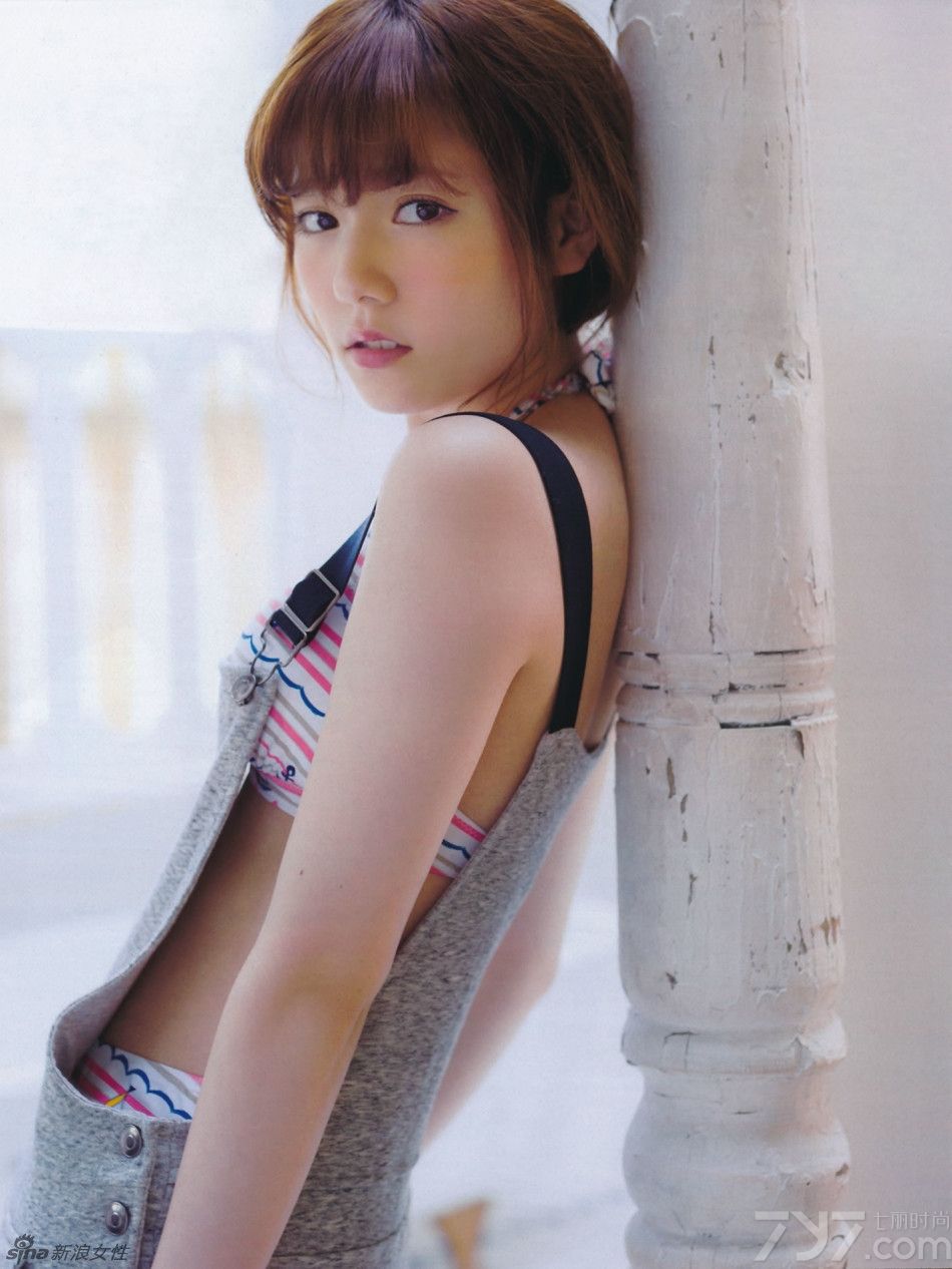 岛崎遥香，1994年3月30日出生于日本琦玉县，日本女子偶像团体AKB48成员，隶属于经纪公司大苹果（ビッグアップル；Big Apple）。AKB48萌妹岛崎遥香甜美写真，超可爱日本少女掳获人心。