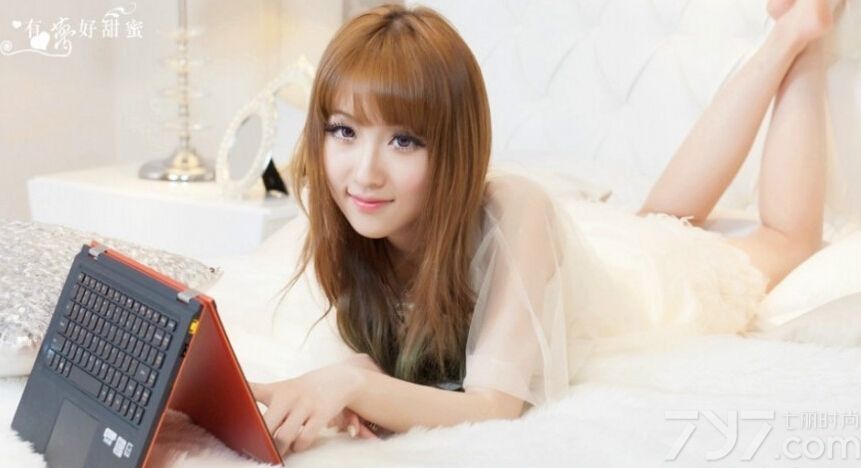 这组性感美女私房写真图片，充满了夏日清凉性感风情的魅力，宛如女神般一般的天使容颜，加上性感完美身材瞬间令宅男们难以忘怀，浑圆白皙玉肌太令人致命，分享性感美女私房写真图片，甜蜜尤物的浪漫风情。