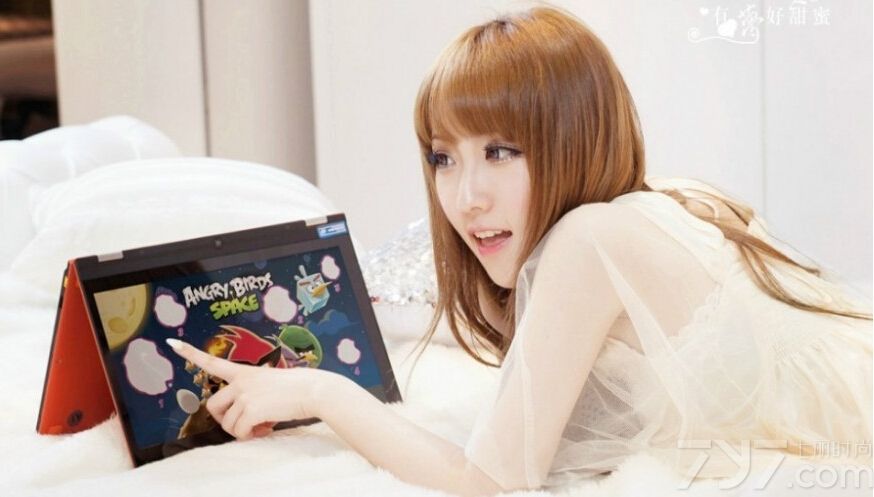 这组性感美女私房写真图片，充满了夏日清凉性感风情的魅力，宛如女神般一般的天使容颜，加上性感完美身材瞬间令宅男们难以忘怀，浑圆白皙玉肌太令人致命，分享性感美女私房写真图片，甜蜜尤物的浪漫风情。