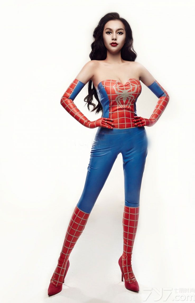 有内地「第一G奶女神」之称的歌手苏梓玲,因拍摄《丰乳肥臀》主题写真而走红网络，今天为大家分享她的一组最新写真图片，身穿帅气的蜘蛛侠服饰，露出丰满圆润丰胸，是一只十足性感诱惑的蜘蛛侠。