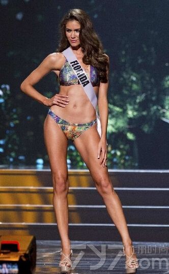 美国当地时间6月4日，2014年美国小姐大赛初赛拉开帷幕，来自美国各地的佳丽在舞台上用自己的美貌与身材展开“厮杀”。选手们长裙、比基尼等都展现各种女神范，让观众大饱眼福。下面就一起来看看吧！