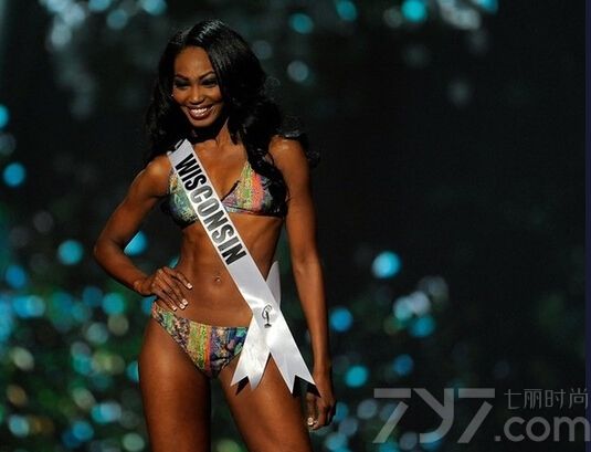 美国当地时间6月4日，2014年美国小姐大赛初赛拉开帷幕，来自美国各地的佳丽在舞台上用自己的美貌与身材展开“厮杀”。选手们长裙、比基尼等都展现各种女神范，让观众大饱眼福。下面就一起来看看吧！