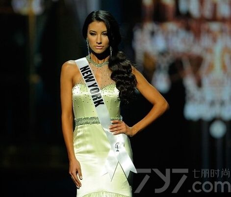 美国当地时间6月4日，2014年美国小姐大赛初赛拉开帷幕，来自美国各地的佳丽在舞台上用自己的美貌与身材展开“厮杀”。选手们长裙、比基尼等都展现各种女神范，让观众大饱眼福。下面就一起来看看吧！