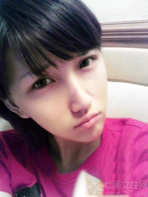 <p>长发校花见多了，来参观下不一样的短发校花吧！拥有&ldquo;短发美女&rdquo;之称的卢六六，除了清丽脱俗的气质，身上还有着女孩所特有的坚韧和智慧，身材美貌一直保持得相当完美。她可是华中师范大学武汉传媒学院2008级的校花哦！最后凭借着网络在校花美女网走红。</p>