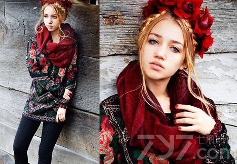 从最新的时装秀看来，2014年春夏的服饰搭配着重于炫彩的搭配，简洁的服饰搭配炫丽的色彩最点缀，在着装搭配中显得尤为独特。它以纯粹展现女性魅力而诞生，代表着一种年轻的态度、活力的穿衣风格，使得全身搭配十分和谐、出挑，给人一种全新的时尚态度与颜色混搭的风潮。