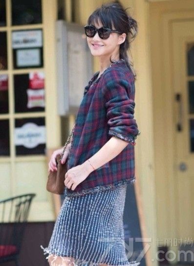 <p>因香奈儿而流行在潮流前线的&ldquo;小香风&rdquo;一直是许多时尚潮人的热爱，因为你总能在这种风格中找到一份质感，一份优雅，一份气质，如果你不了解小香风，那么你真得去试试，如果你了解小香风，那么你一定会更爱它，下面就随爱美网本期一起来看看吧。</p>