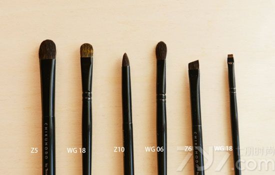 眼影刷哪个牌子好,什么牌子眼影刷好用,哪个牌子的眼影刷好用