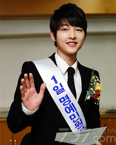 太阳的后裔宋仲基发型,太阳的后裔宋仲基图片,太阳的后裔宋仲基