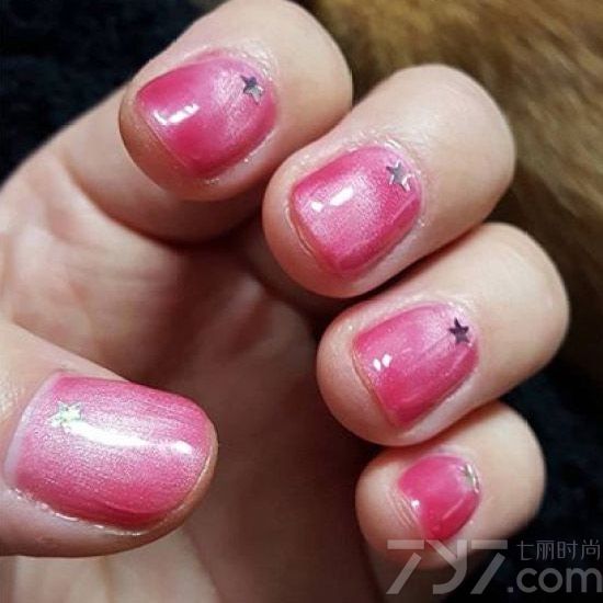 猫眼胶美甲图片,紫色猫眼胶美甲图片,蓝色猫眼胶美甲图片