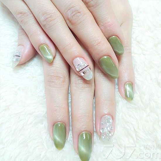 猫眼胶美甲图片,紫色猫眼胶美甲图片,蓝色猫眼胶美甲图片