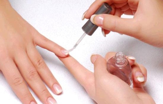 涂指甲油的正确步骤,涂指甲油的步骤,指甲油怎么涂好看